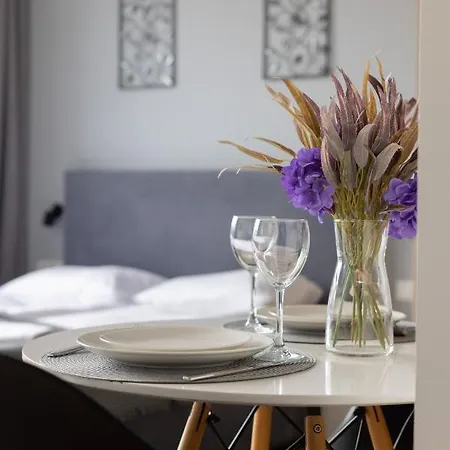 아파트 Wola Pet-friendly With Ac Slawinska By Renters 바르샤바