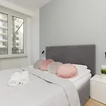 Wola Pet-friendly With Ac Slawinska By Renters 아파트