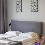Wola Pet-friendly With Ac Slawinska By Renters 아파트 *