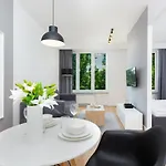 아파트 Wola Pet-friendly With Ac Slawinska By Renters