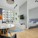 아파트 Wola Pet-friendly With Ac Slawinska By Renters 바르샤바