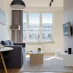 Wola Pet-friendly With Ac Slawinska By Renters 아파트 바르샤바