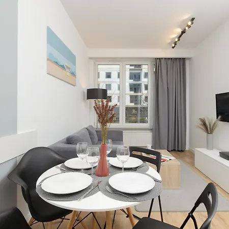 Wola Pet-friendly With Ac Slawinska By Renters ורשה