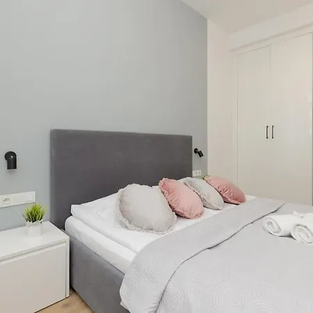 Wola Pet-friendly With Ac Slawinska By Renters Apartment