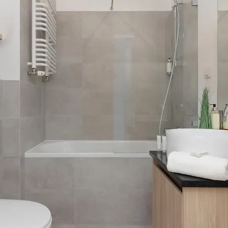 Wola Pet-friendly With Ac Slawinska By Renters דירה *