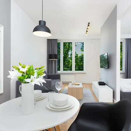 Apartamento Wola Pet-friendly With Ac Slawinska By Renters