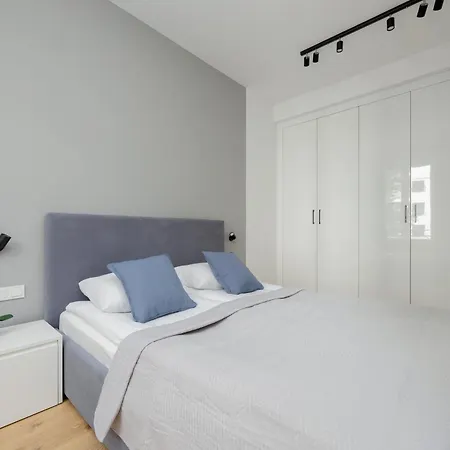 Wola Pet-friendly With Ac Slawinska By Renters 아파트 바르샤바