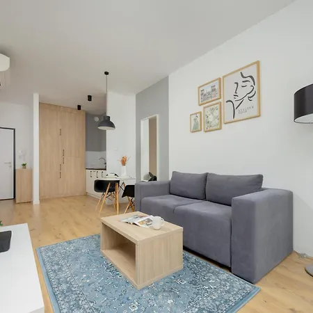 Wola Pet-friendly With Ac Slawinska By Renters 아파트 바르샤바