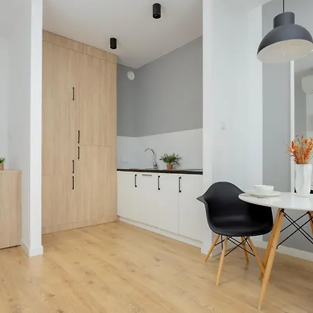 Wola Pet-friendly With Ac Slawinska By Renters ורשה