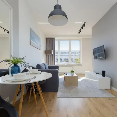 아파트 Wola Pet-friendly With Ac Slawinska By Renters 바르샤바