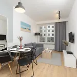 Apartamento Wola Pet-friendly With Ac Slawinska By Renters