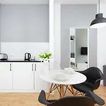 Apartamento Wola Pet-friendly With Ac Slawinska By Renters Varsovia