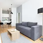 Apartamento Wola Pet-friendly With Ac Slawinska By Renters