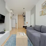 Wola Pet-friendly With Ac Slawinska By Renters Apartamento