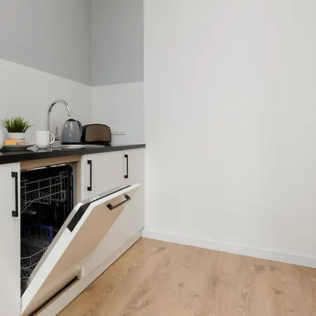 Wola Pet-friendly With Ac Slawinska By Renters Apartamento Varsovia